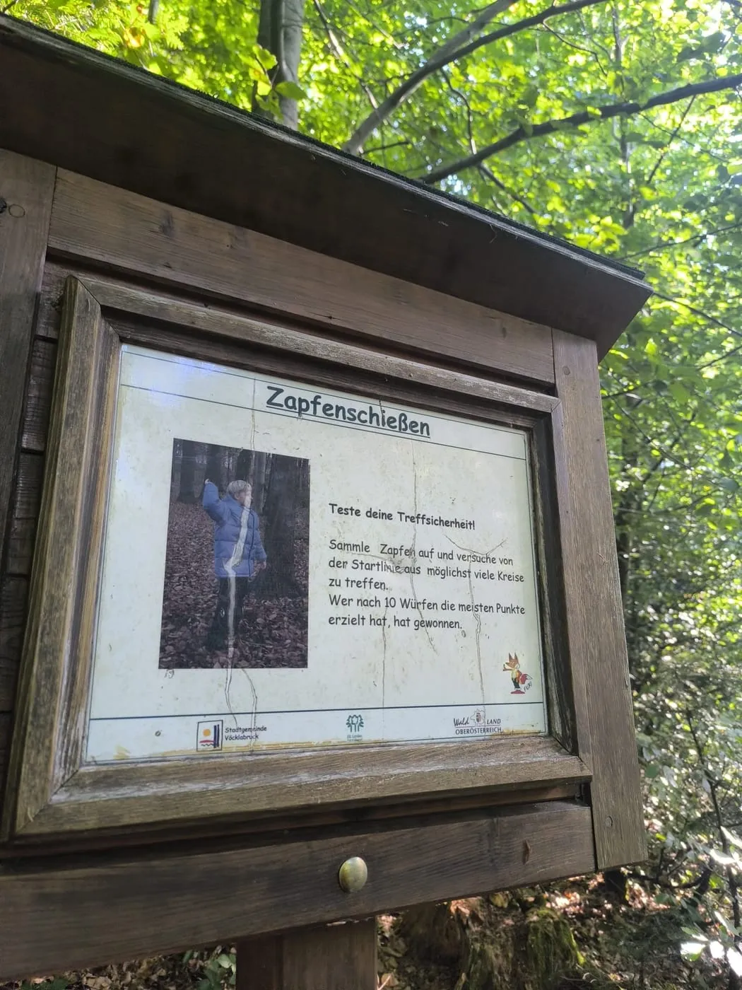 Infotafel zur Station Zapfenschießen