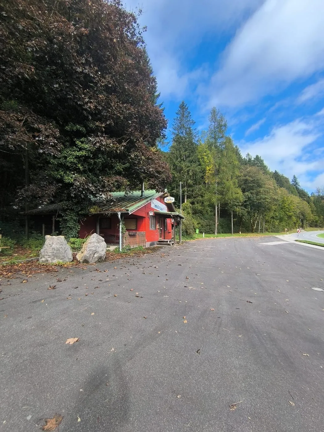 Die ehemalige Würstelbude an der Pyhrnpass Straße — hier startet die Tour